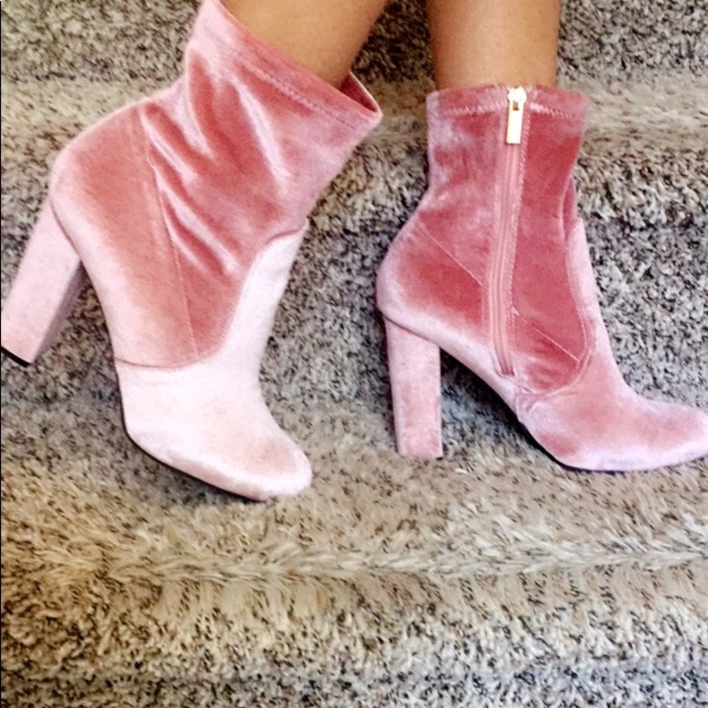 Raspberry pink velvet sock boots💙 gold zipper